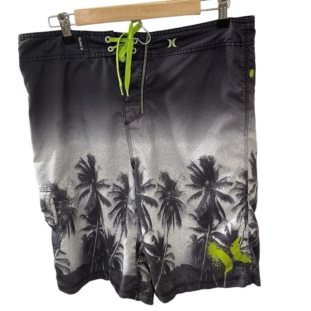 Hurley size 34 Recycled Polyester men’s Board Shorts with pocket and palm trees